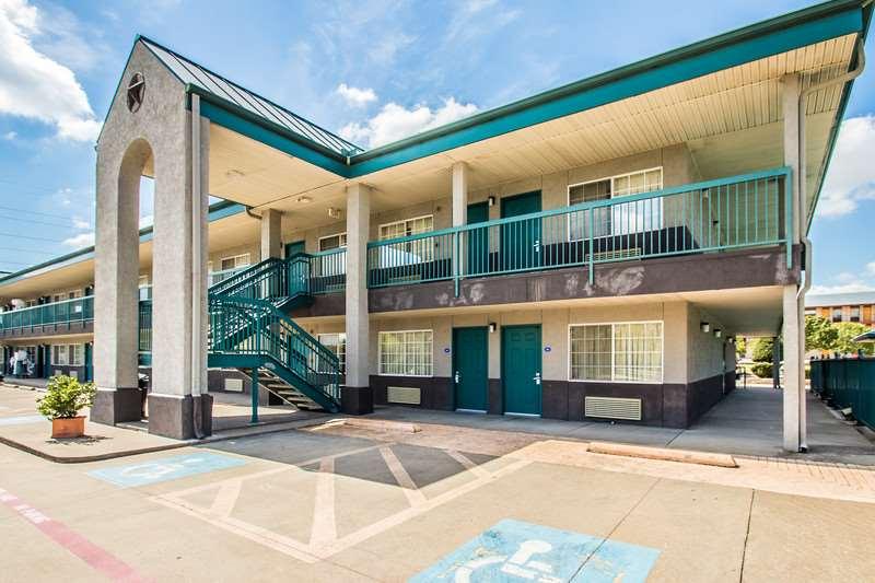 Americas Best Value Inn Fort Worth Exterior photo