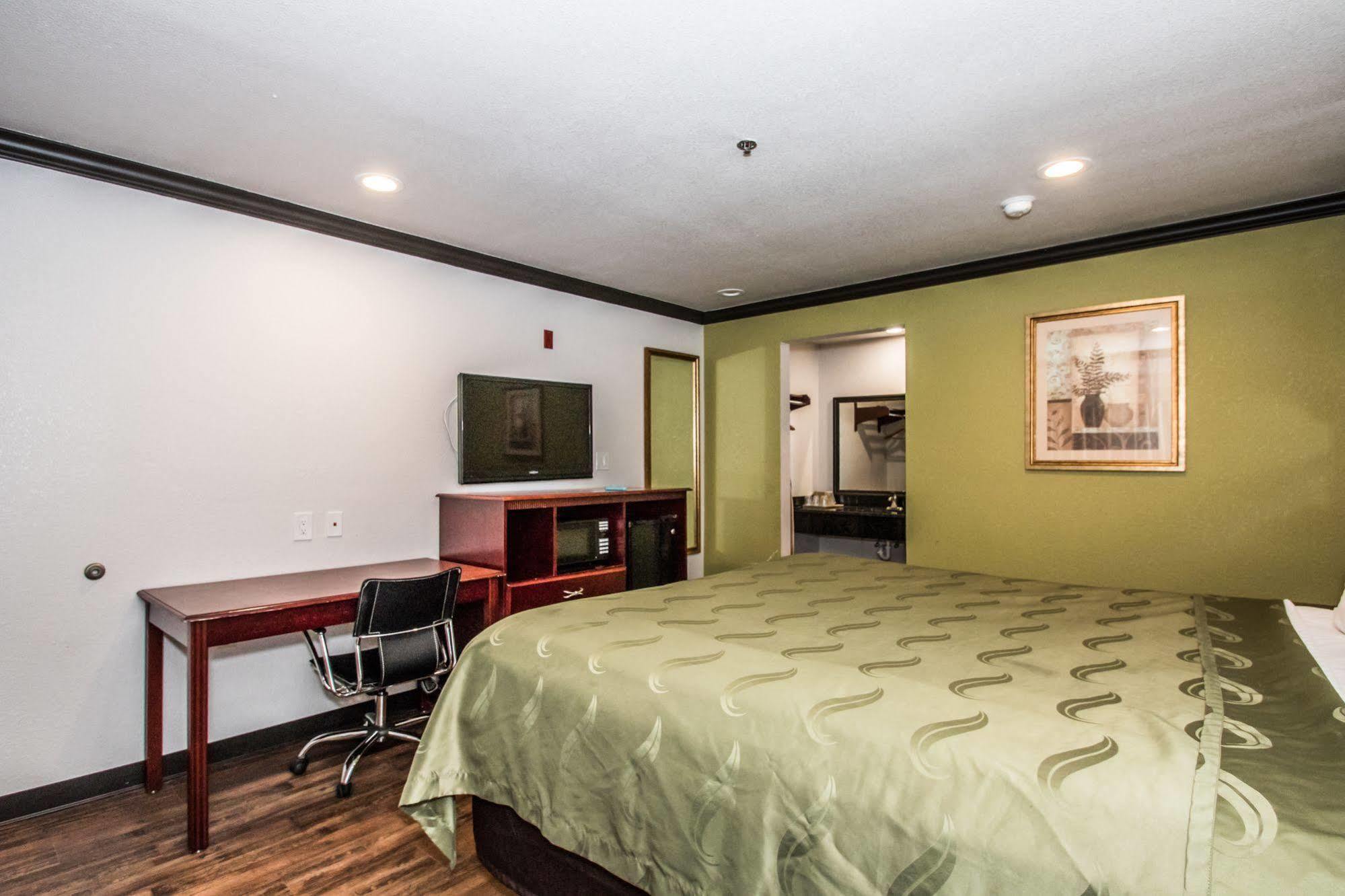 Americas Best Value Inn Fort Worth Exterior photo