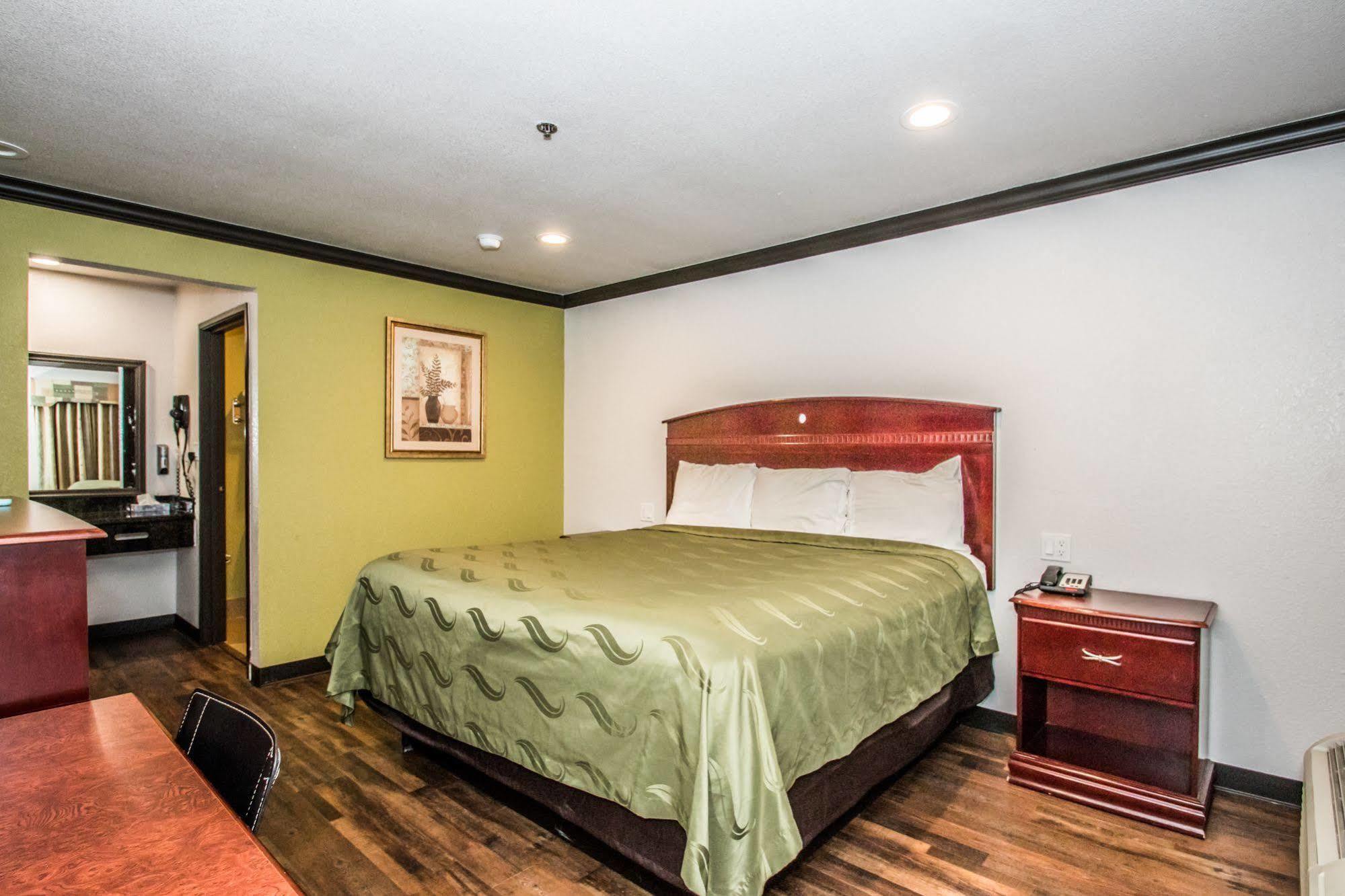 Americas Best Value Inn Fort Worth Exterior photo