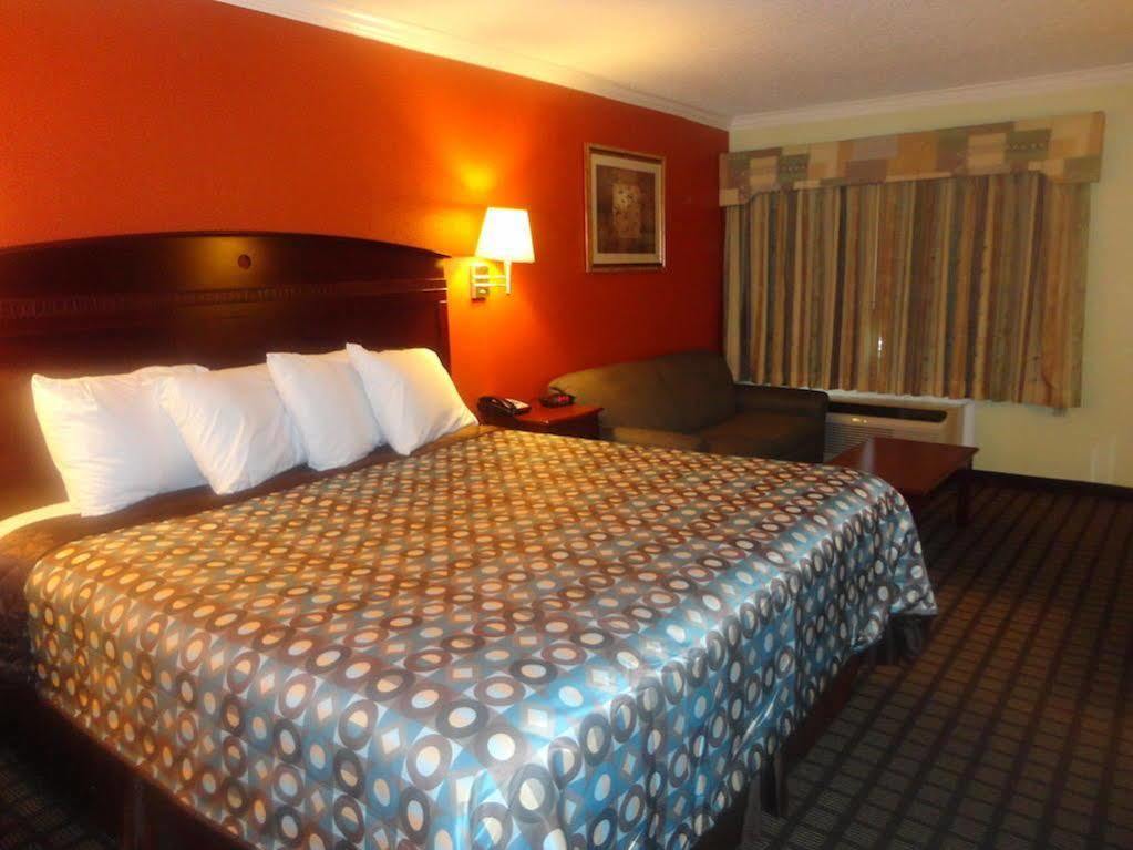 Americas Best Value Inn Fort Worth Exterior photo
